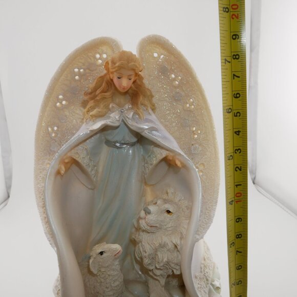 "Joy To The World" Christams Angel With Lion & Lamb Music Box Figurine Vintage - Picture 8 of 9